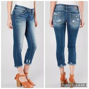 BKE Stella Size 31 Capri Distressed